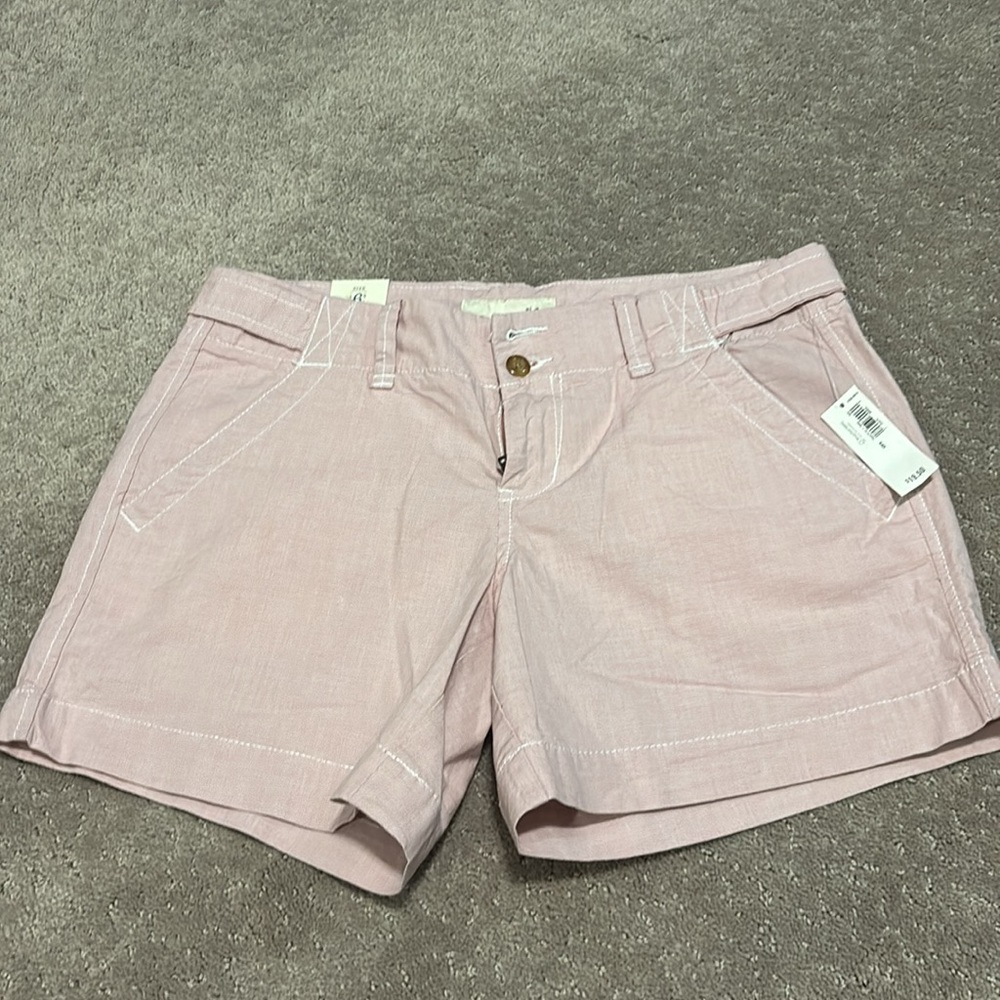 NWT Old Navy pink shorts with brown buttons. Size 6